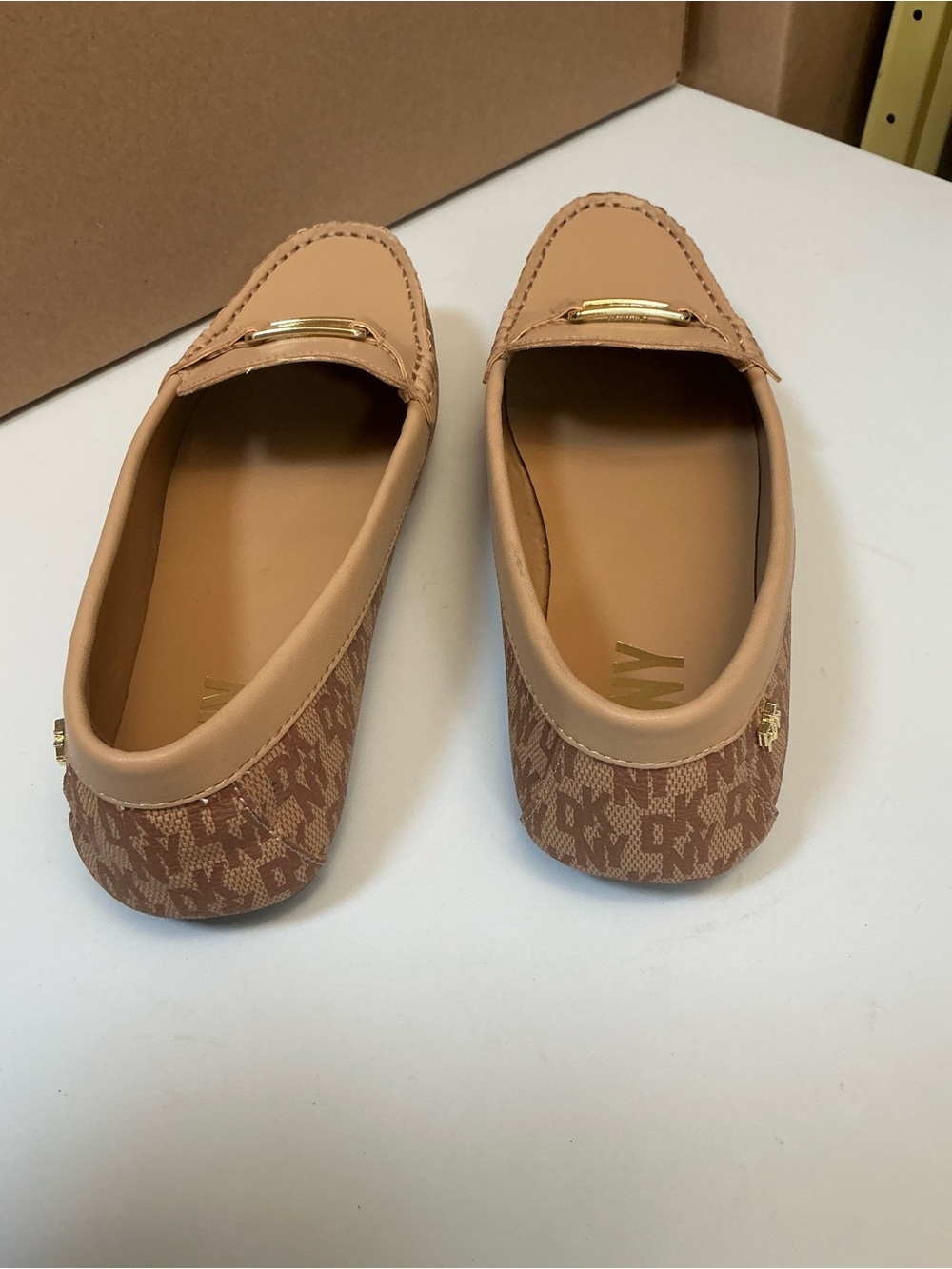 2418 - DKNY Tan Monogram Logo Loafers Driver Moccasins Gold Hardware Size 8M - Picture 5 of 10